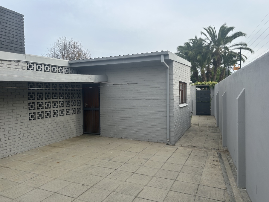 3 Bedroom Property for Sale in Roodeberg Western Cape